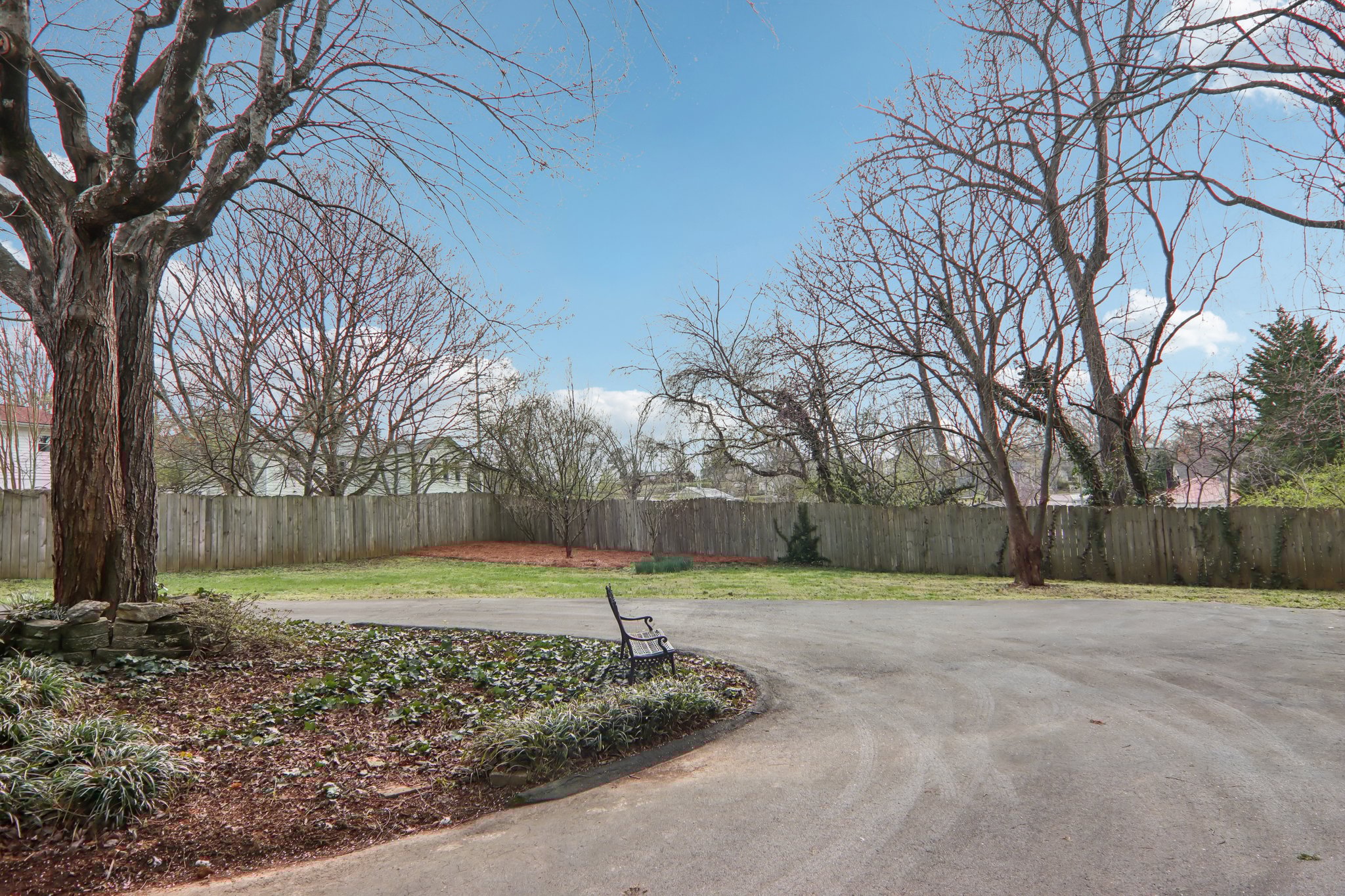 Oak Knoll Rd-S1903-046.jpg