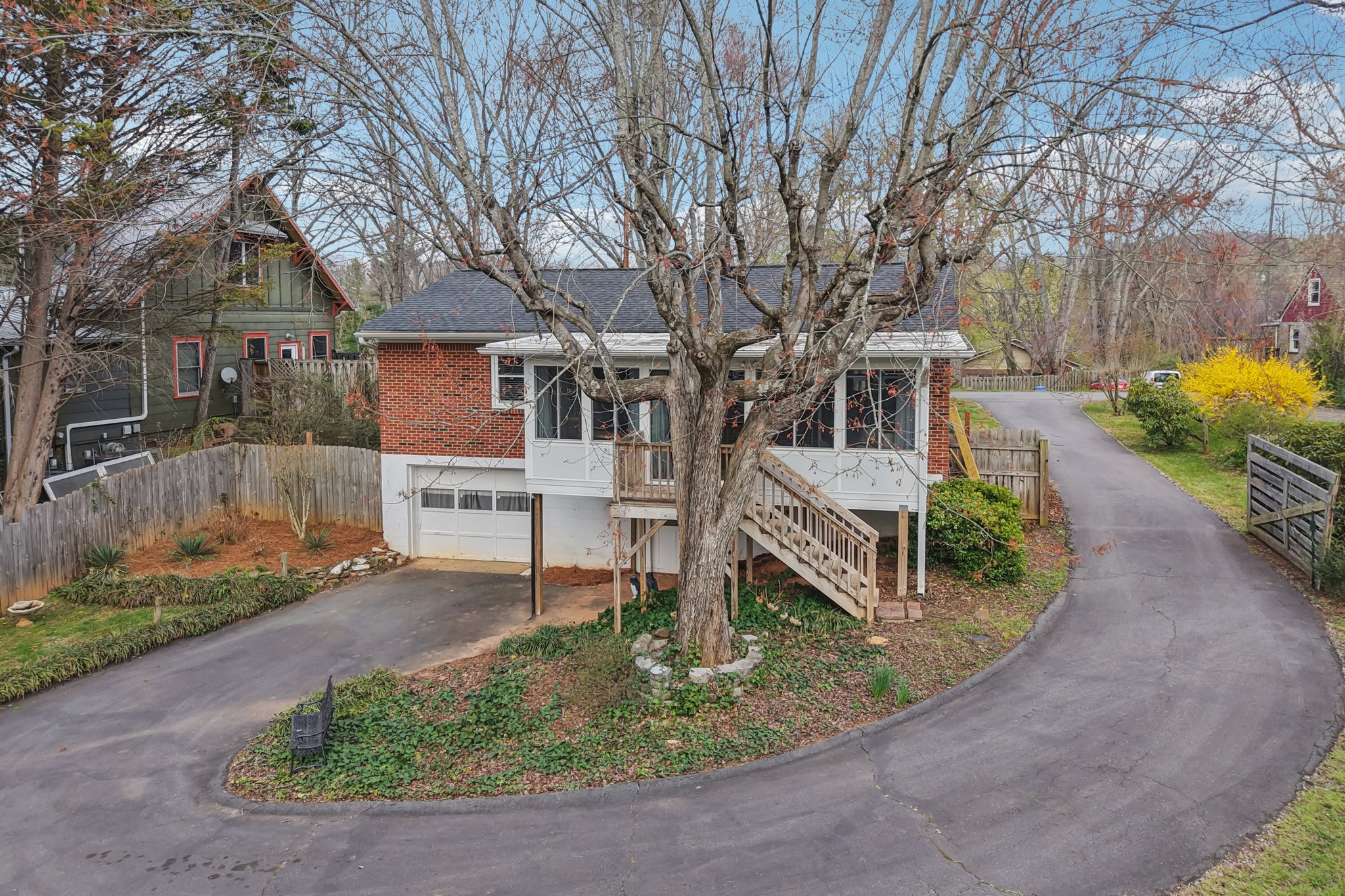 Oak Knoll Rd-S1903-059.jpg