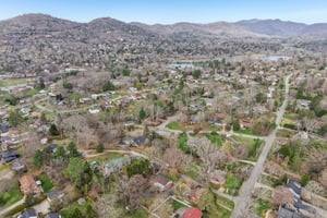 Oak Knoll Rd-S1903-054.jpg