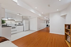  Photo 44