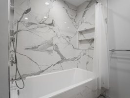 Primary Bath Tub/Shower