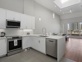 Quartz countertops and SS appliances