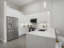 Modern kitchen with peninsula