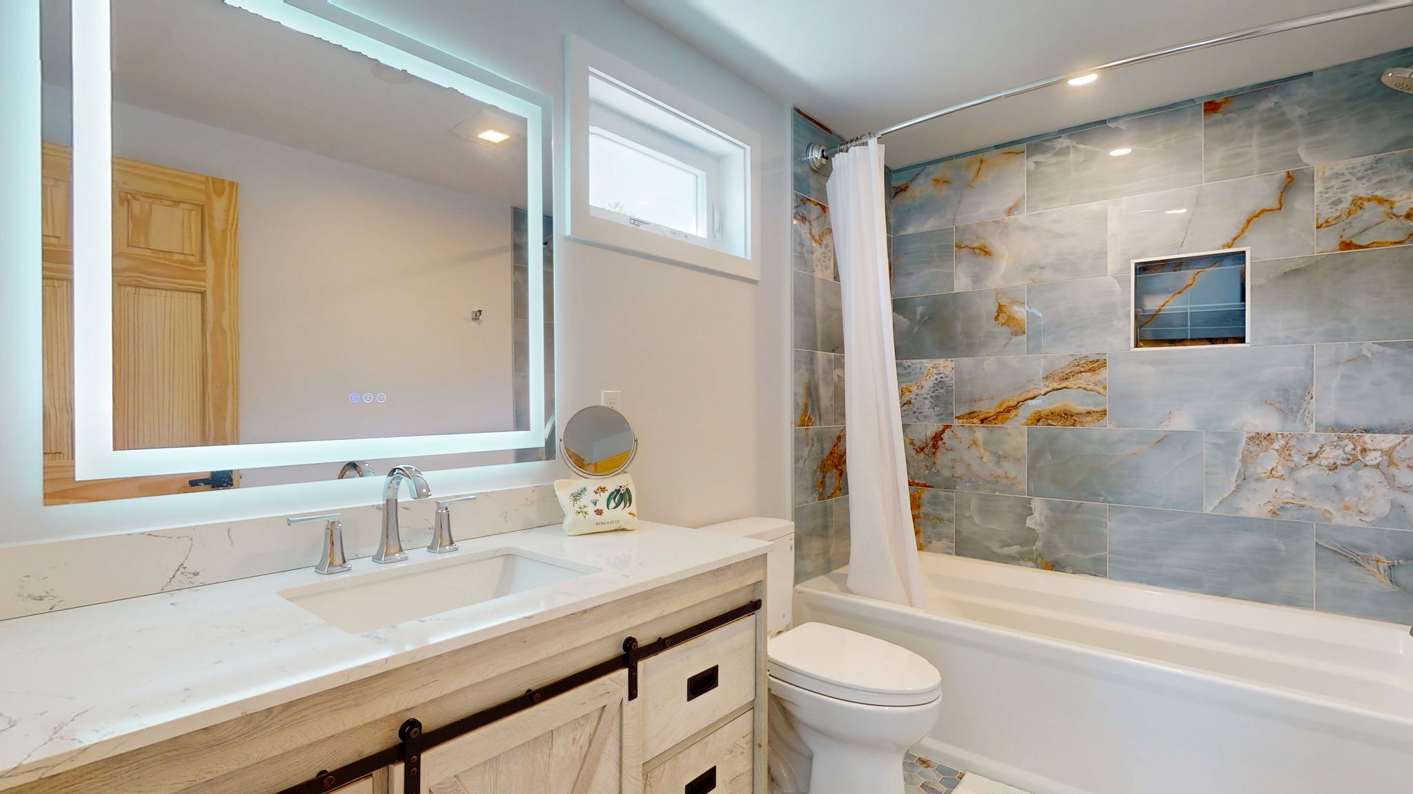 Primary bathroom, 2nd floor