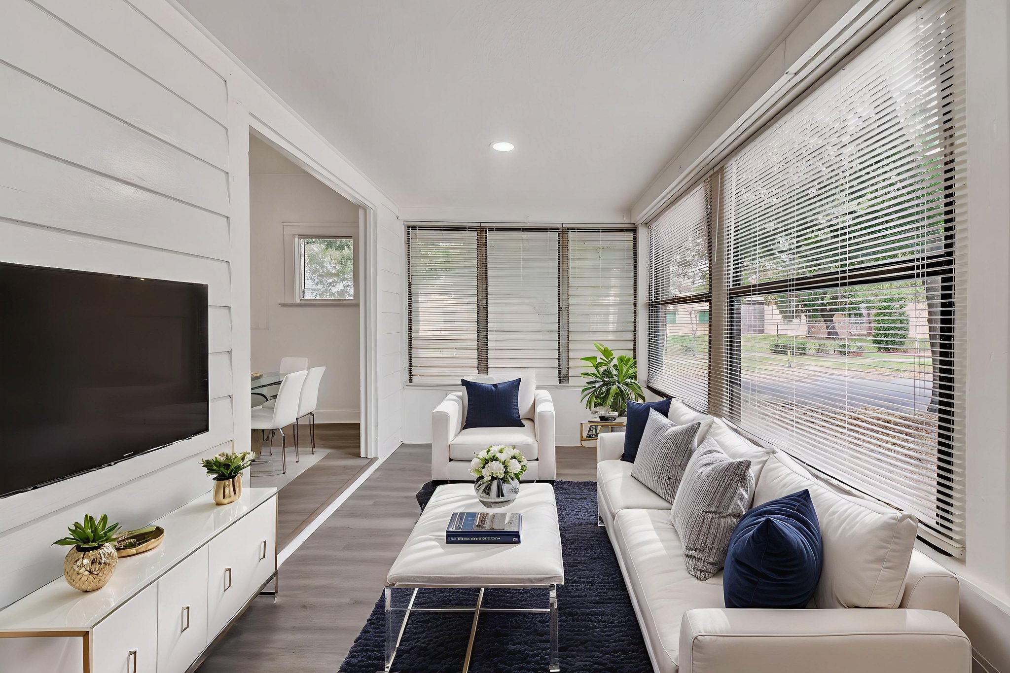 98 W Esther St-9 virtually staged.jpeg