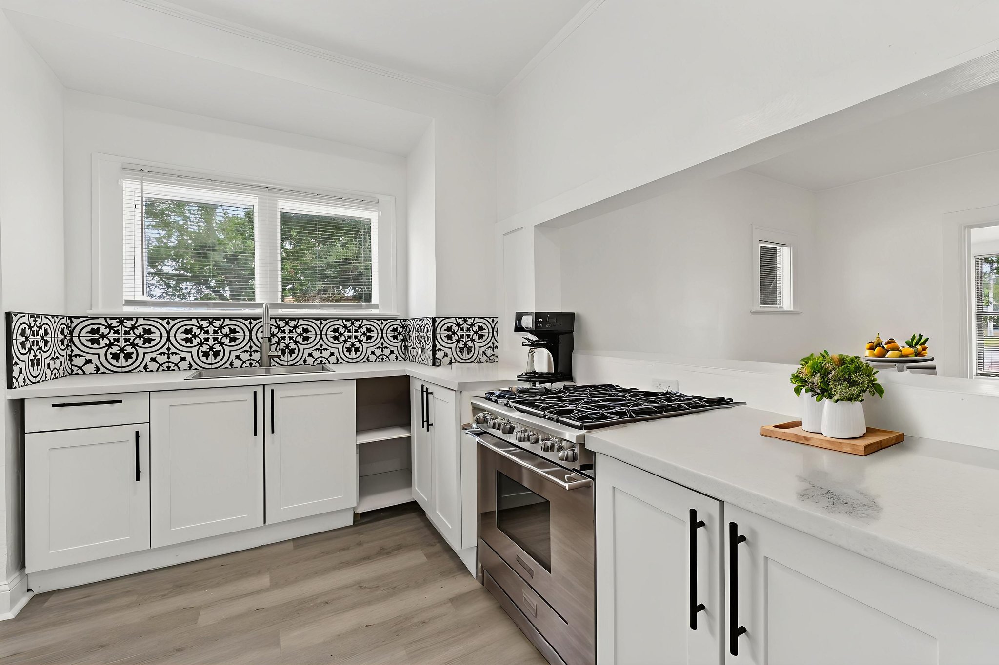 98 W Esther St-30 virtually staged.jpeg