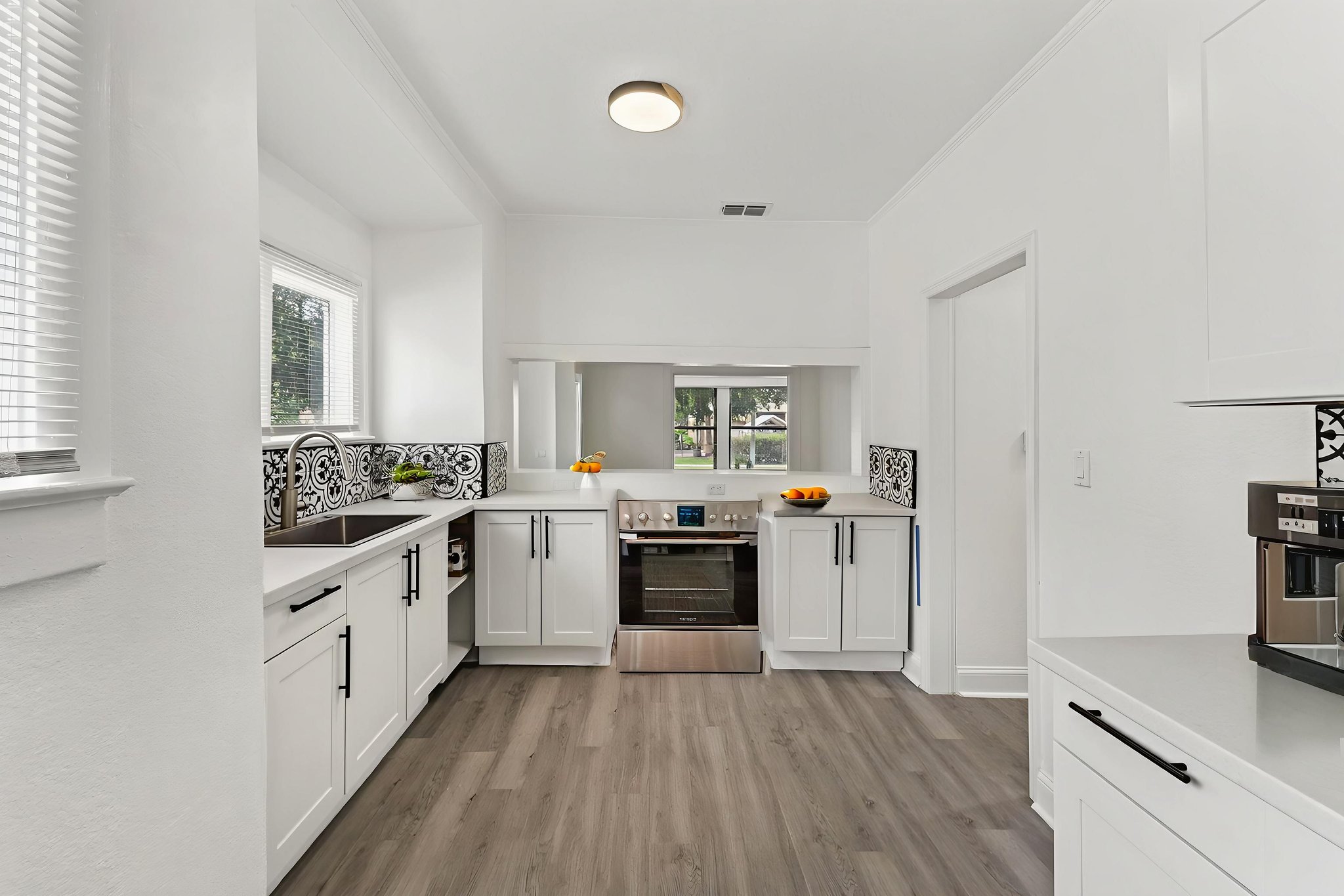 98 W Esther St-33 virtually staged.jpeg