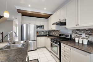  98 Waterlily Trail, Schomberg, ON L0G 1T0, US Photo 15