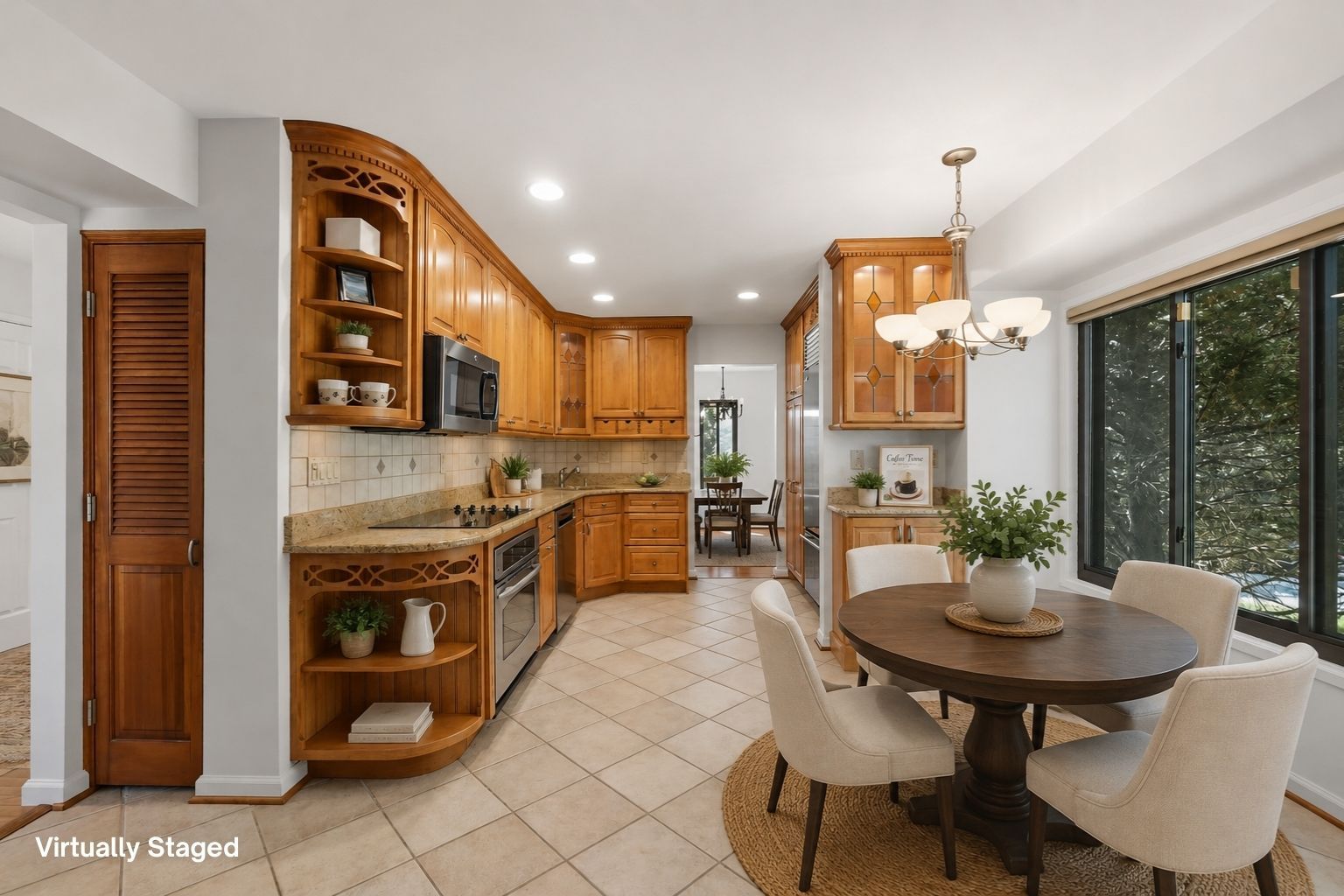 Renovated Gourmet Kitchen with Breakfast Area