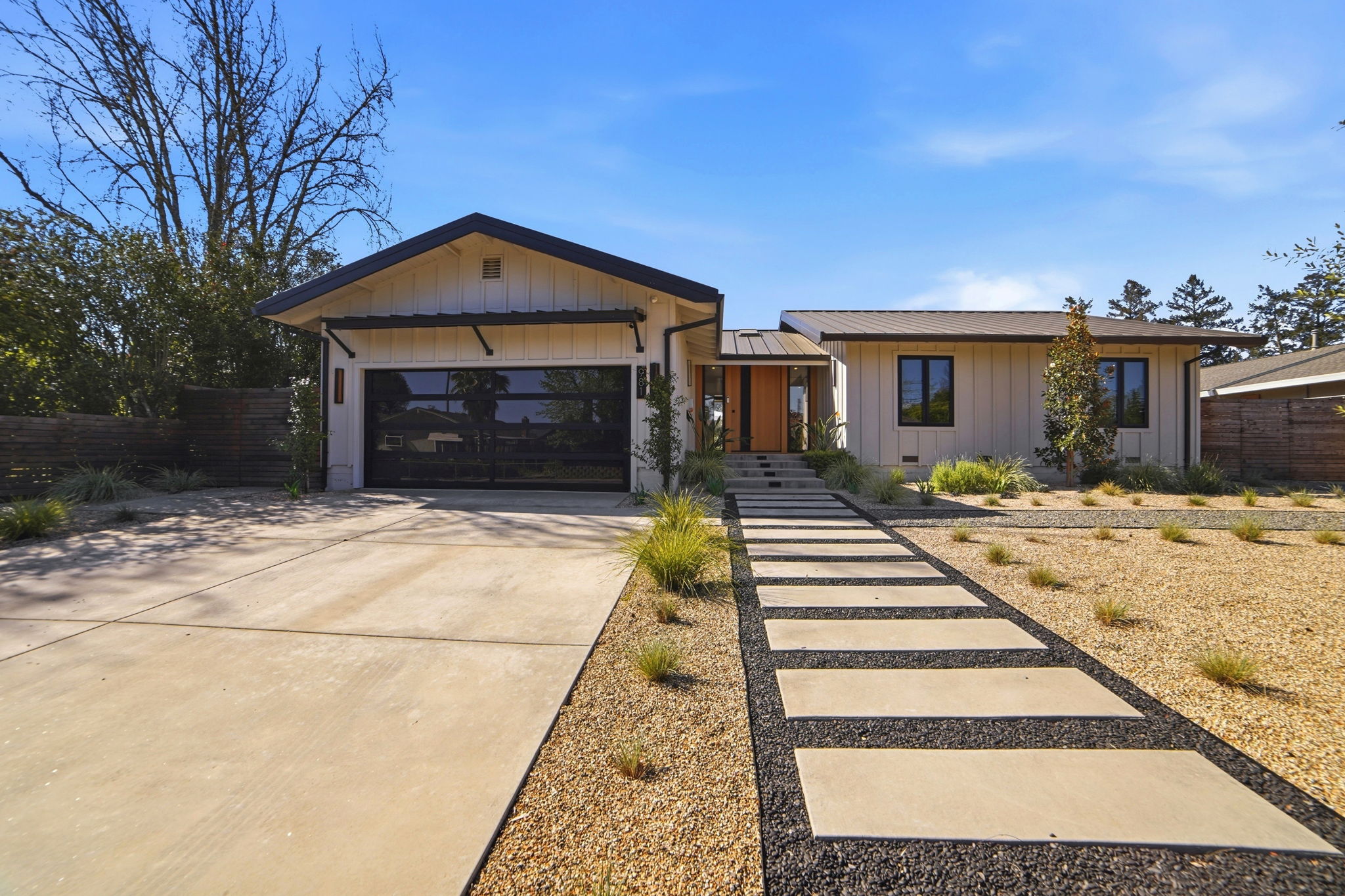 001_F8_981 Valley View St