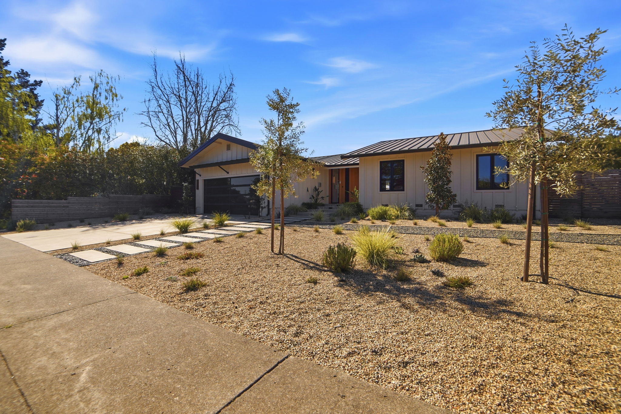 003_F8_981 Valley View St