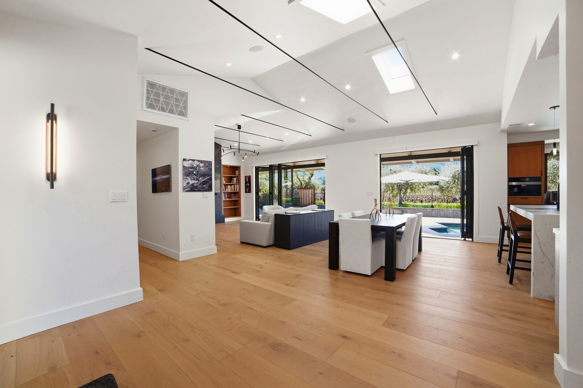 007_F8_981 Valley View St