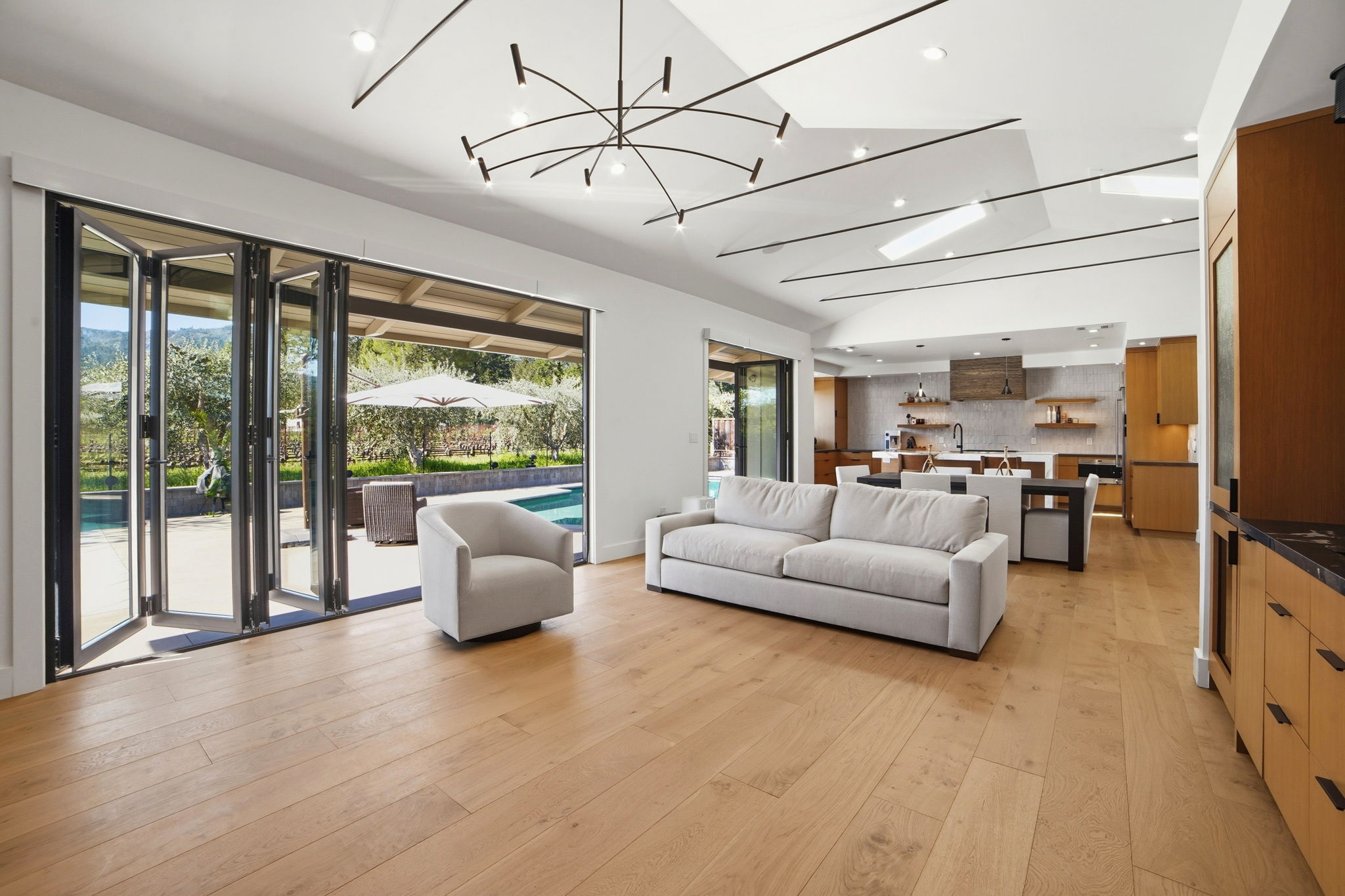 010_F8_981 Valley View St