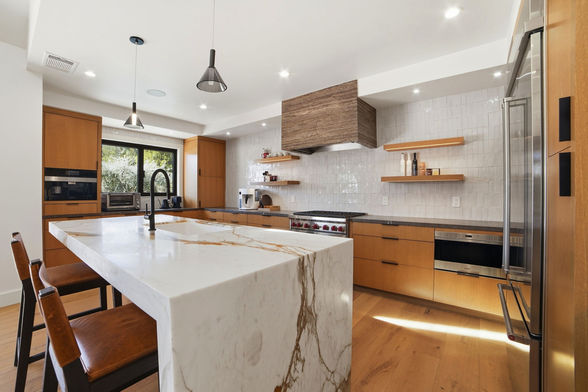 012_F8_981 Valley View St