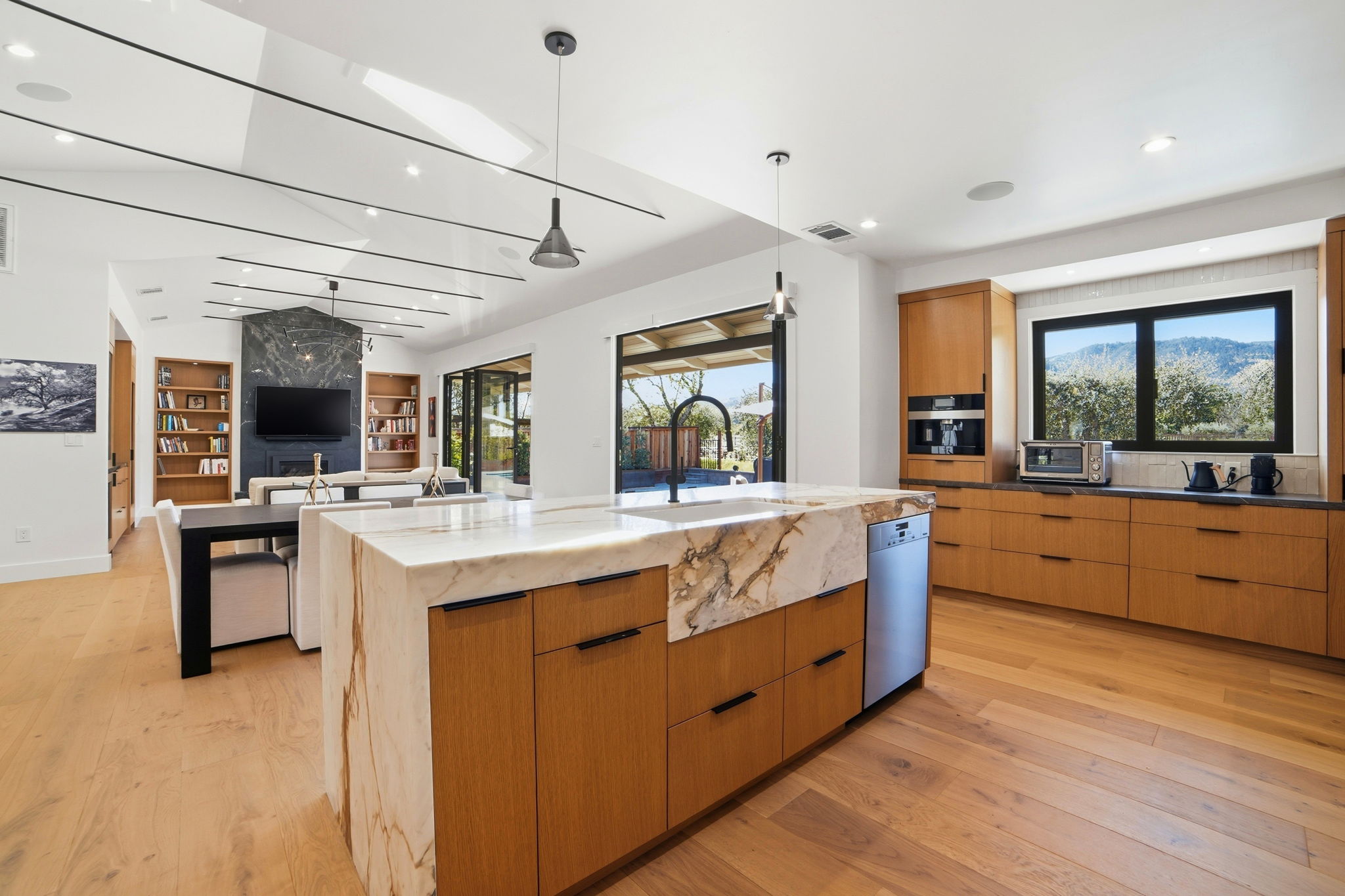 013_F8_981 Valley View St