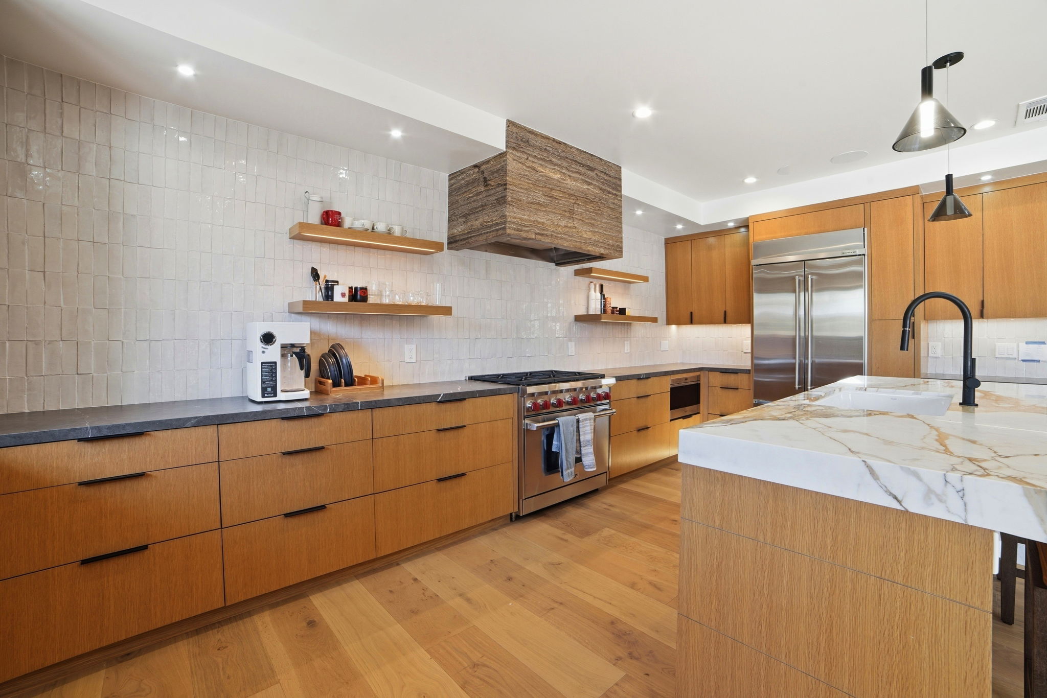 015_F8_981 Valley View St