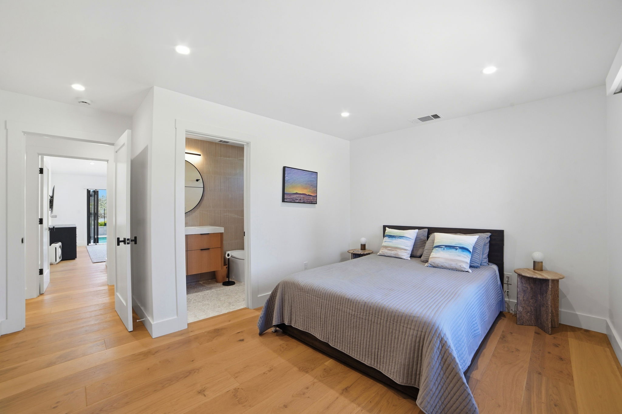 022_F8_981 Valley View St