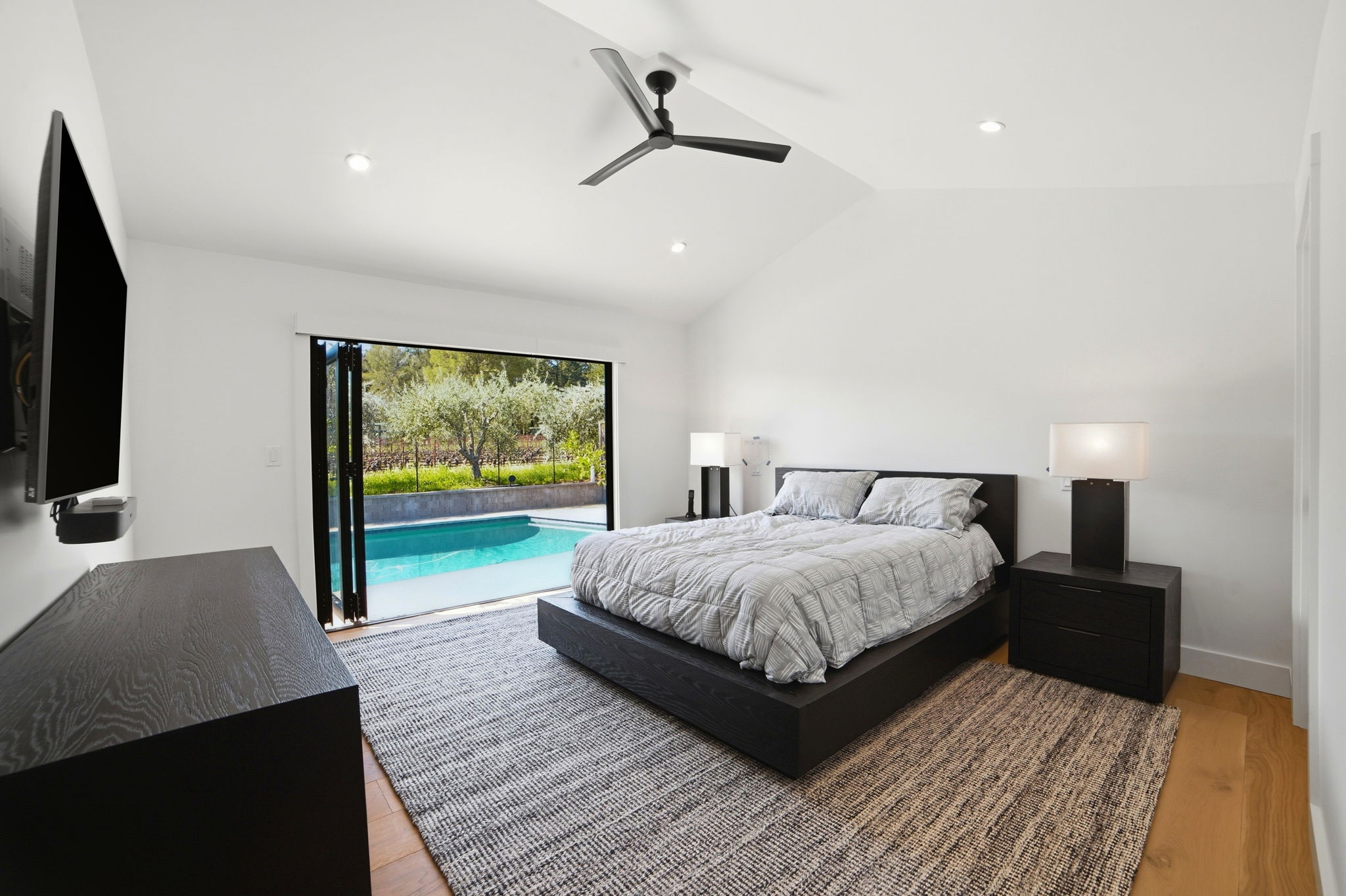 024_F8_981 Valley View St