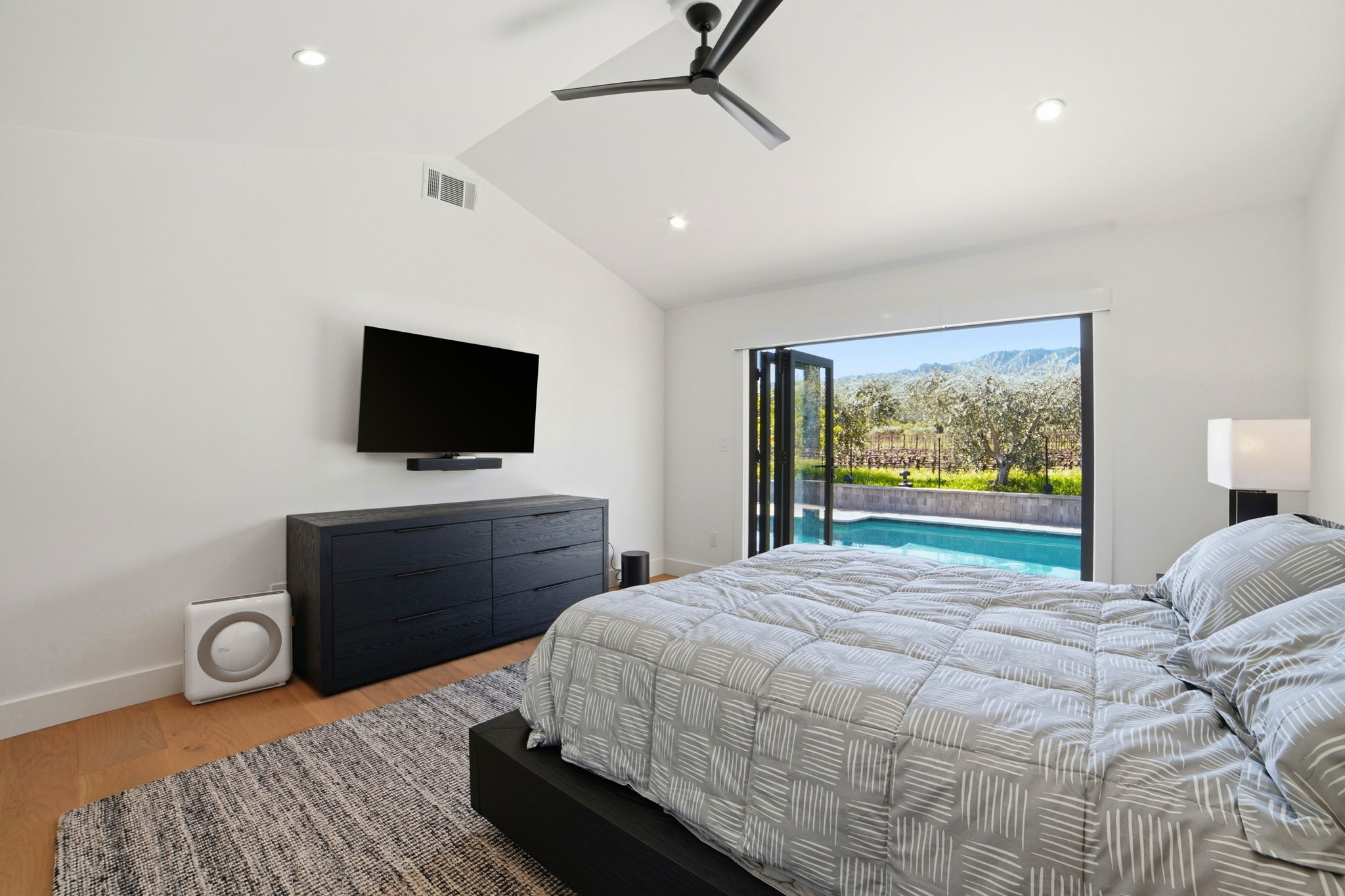 026_F8_981 Valley View St