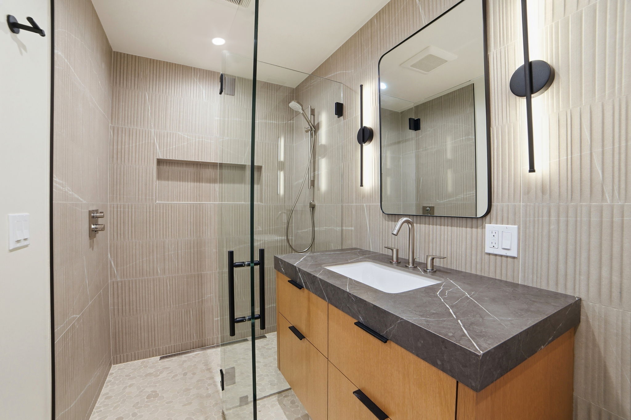 028_F8_981 Valley View St