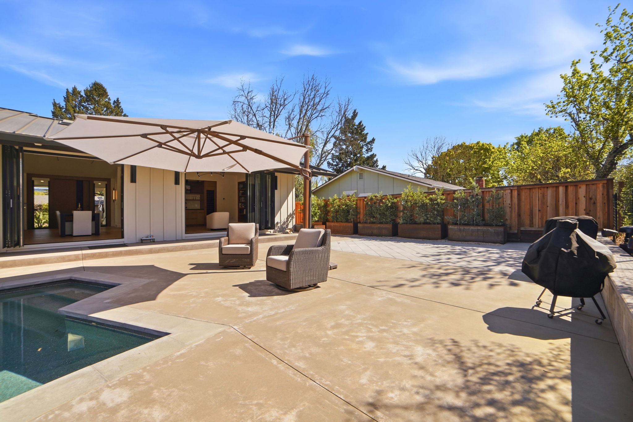 037_F8_981 Valley View St