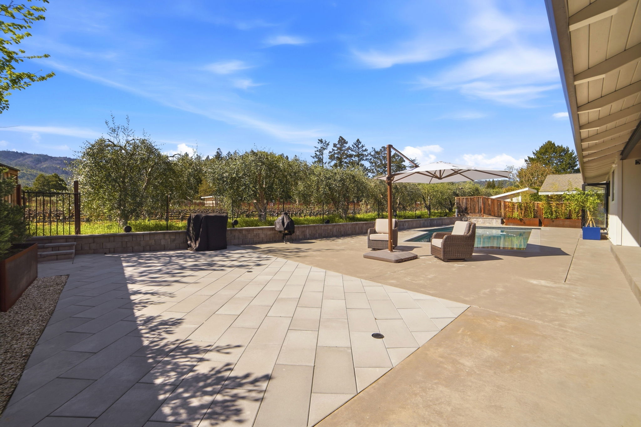 039_F8_981 Valley View St