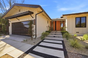 004_F8_981 Valley View St