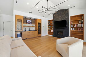 008_F8_981 Valley View St