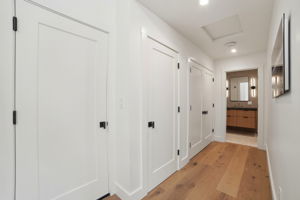 027_F8_981 Valley View St