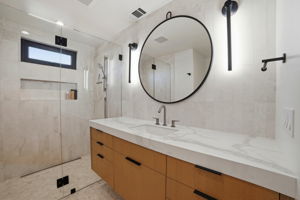 031_F8_981 Valley View St