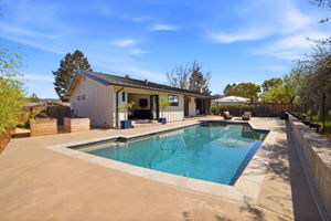 036_F8_981 Valley View St