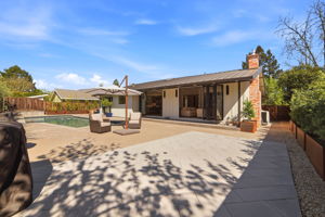 038_F8_981 Valley View St