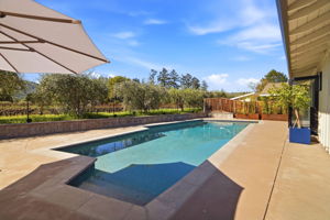 040_F8_981 Valley View St