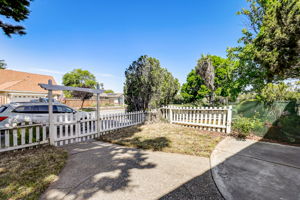 Sequoia Blvd-004