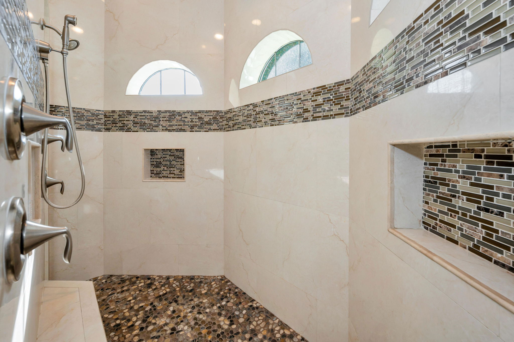 First Floor Primary Bathroom1e