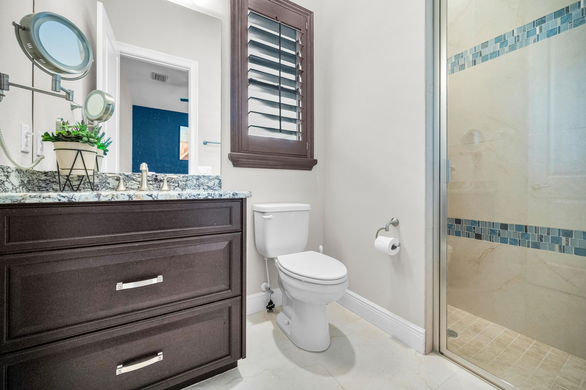 Separate Guest Bathroom5