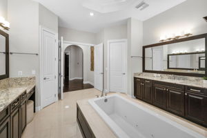 First Floor Primary Bathroom1i