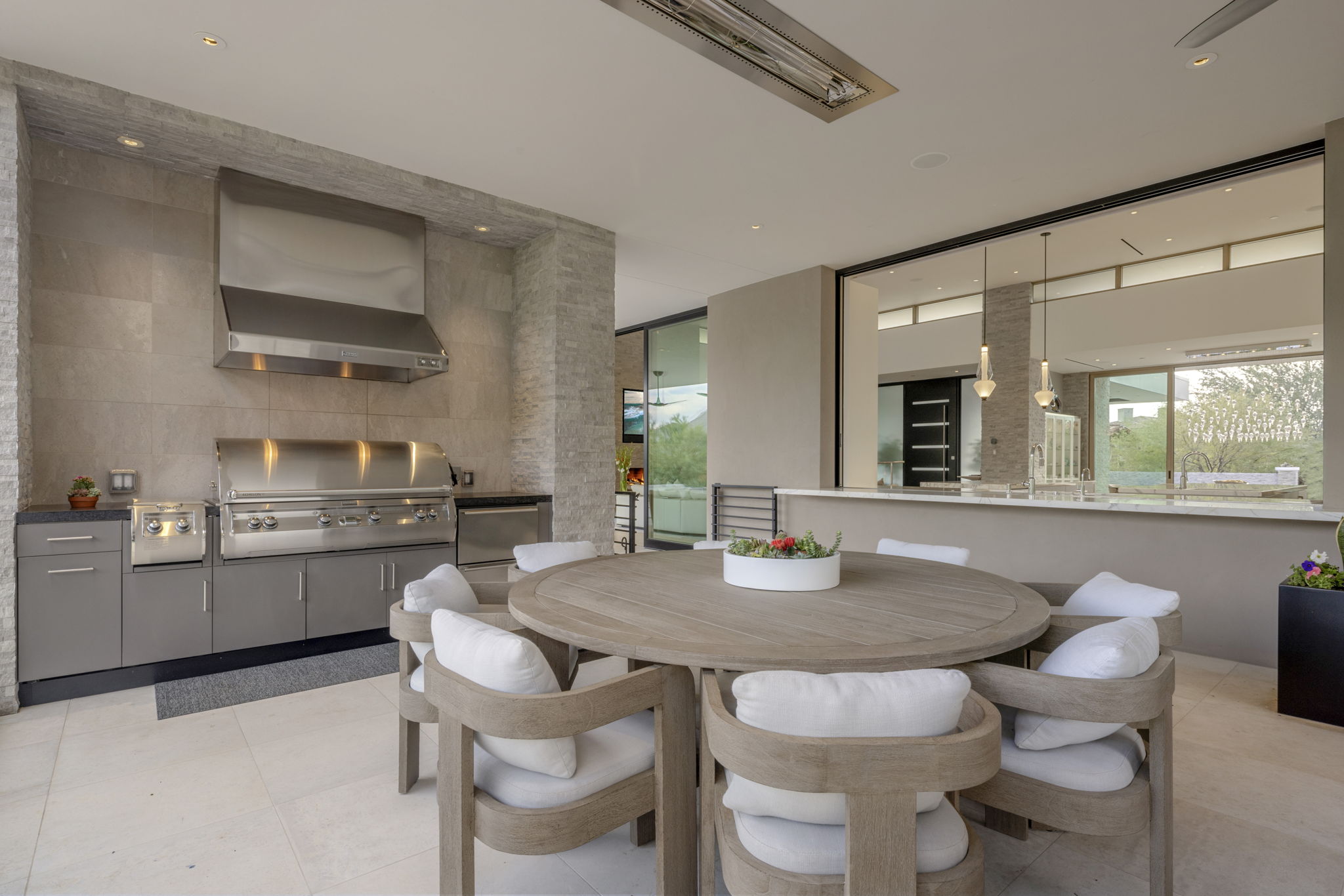 Pass through window to Outdoor Dining