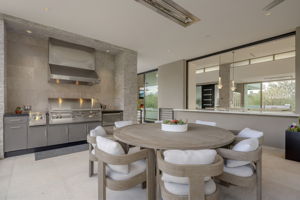 Pass through window to Outdoor Dining