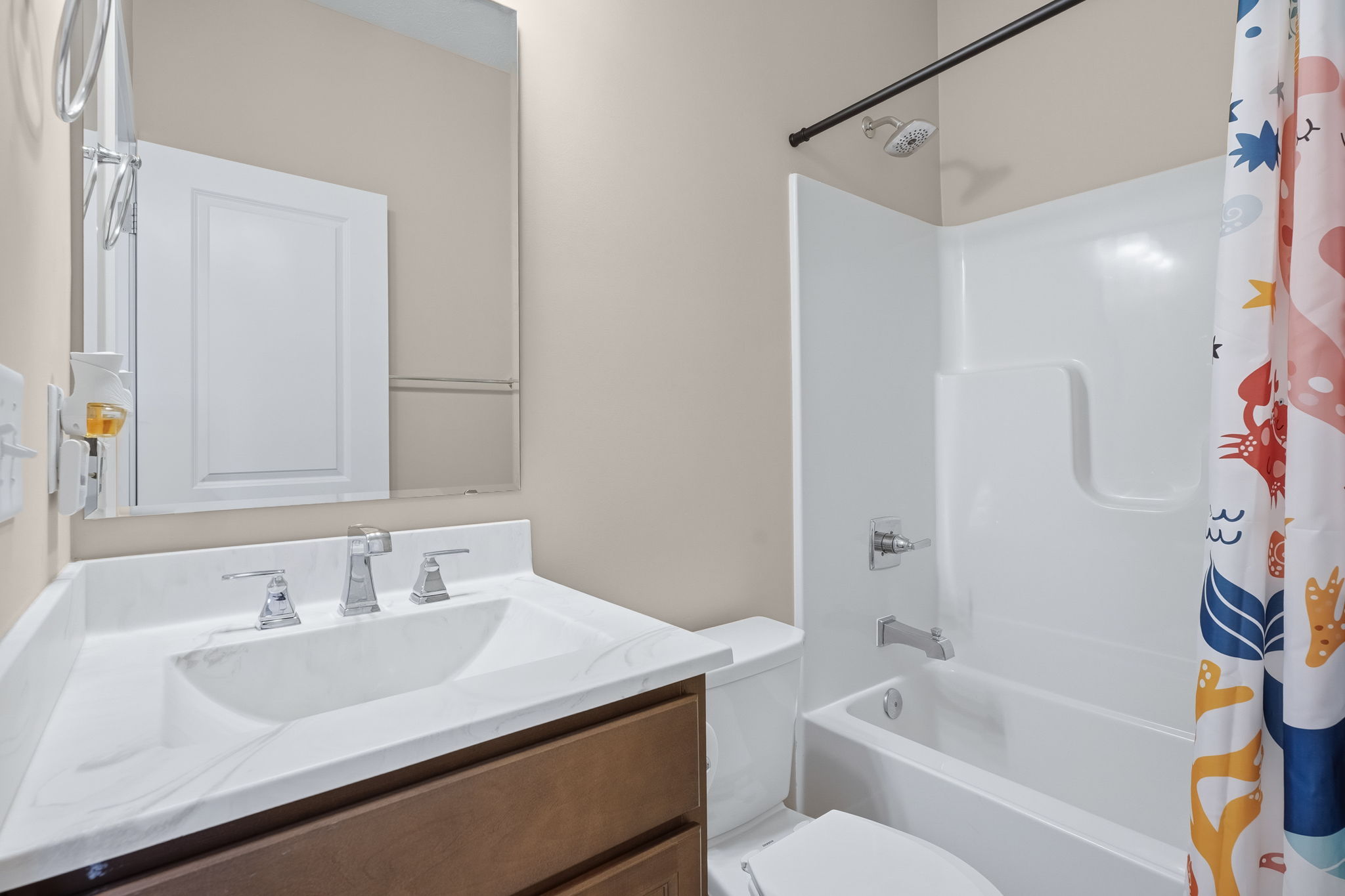 2nd Full Bathroom with Tub-Shower