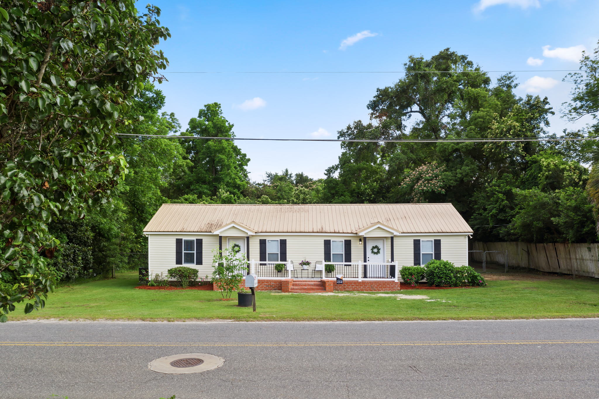 985 4th Ave, Graceville, FL 32440 Sirpixalot