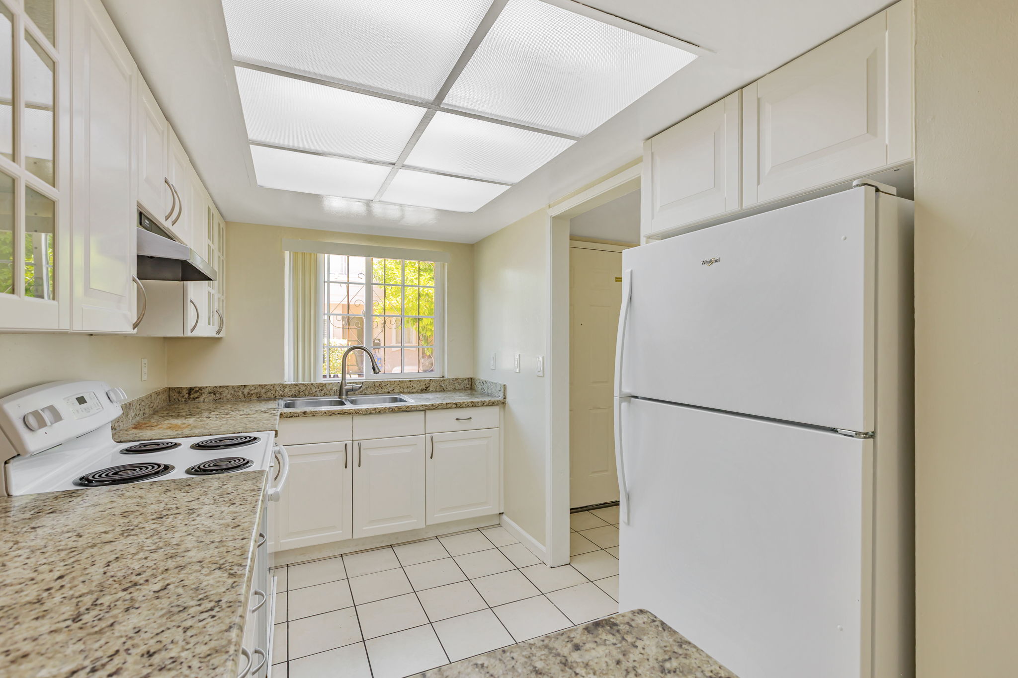011_985 Bellhurst Ave