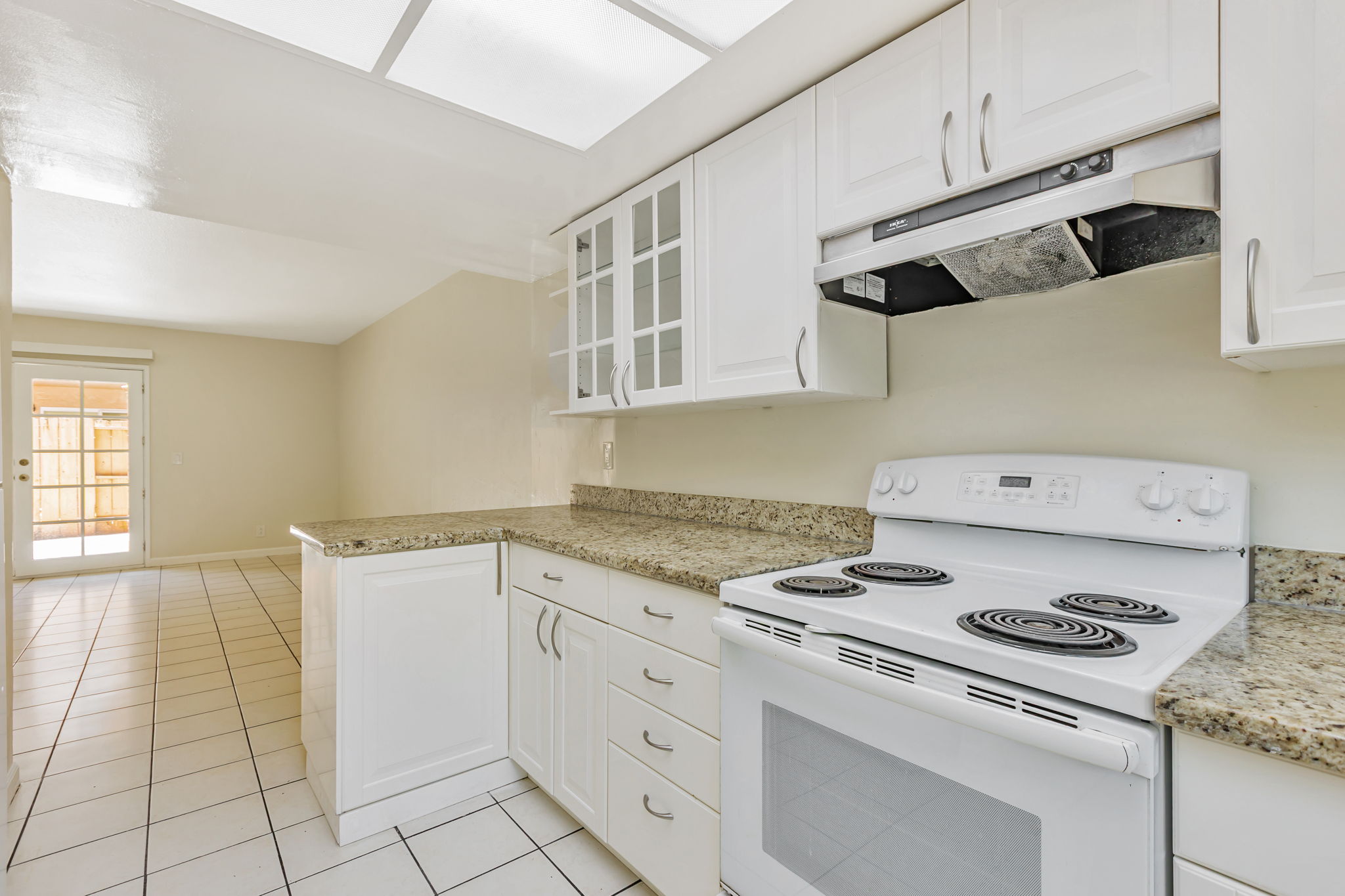 012_985 Bellhurst Ave