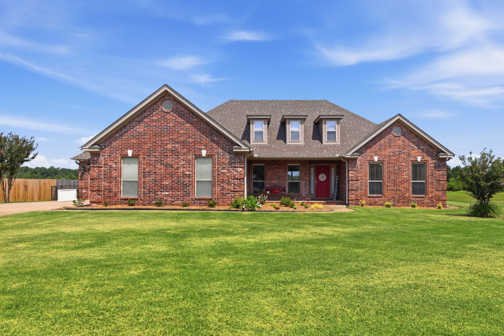 Residential real estate media in England, Arkansas by Avery & Bryant