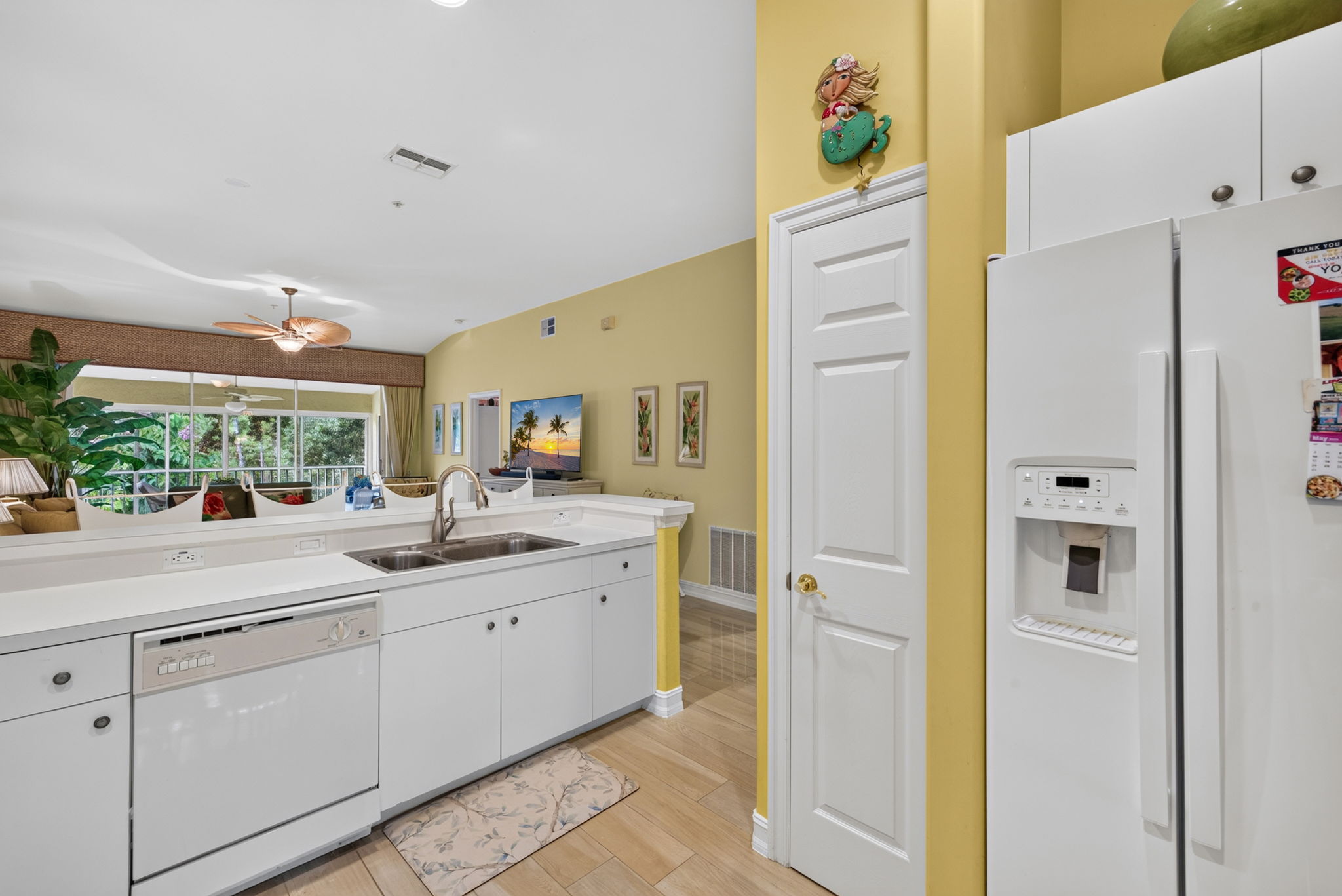 Kitchen 2 of 4
