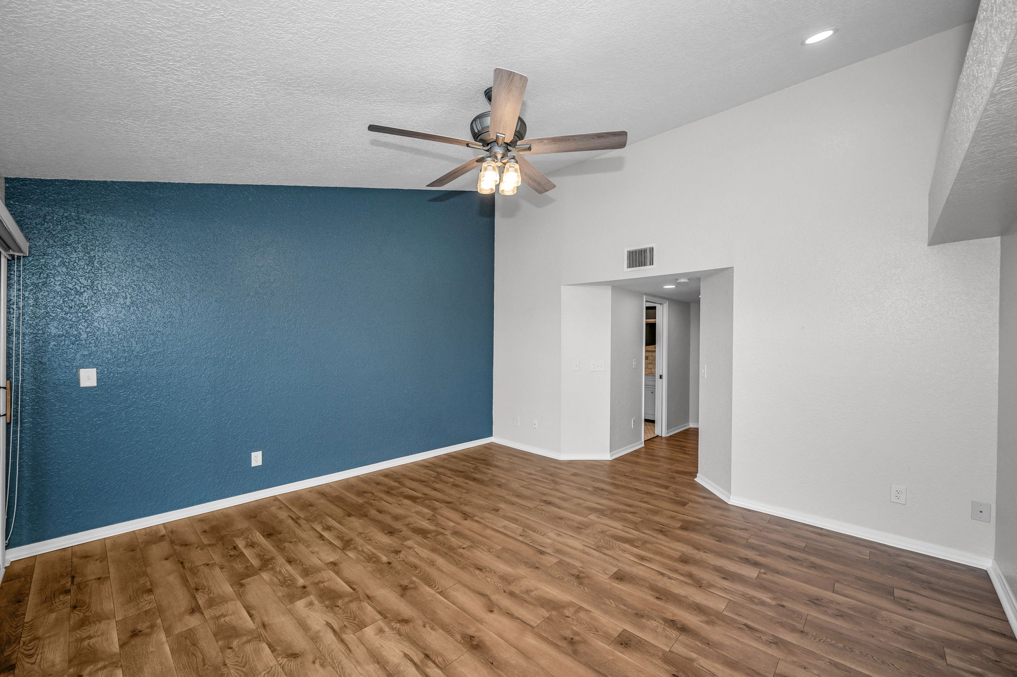 Upper Level Primary Bedroom1c