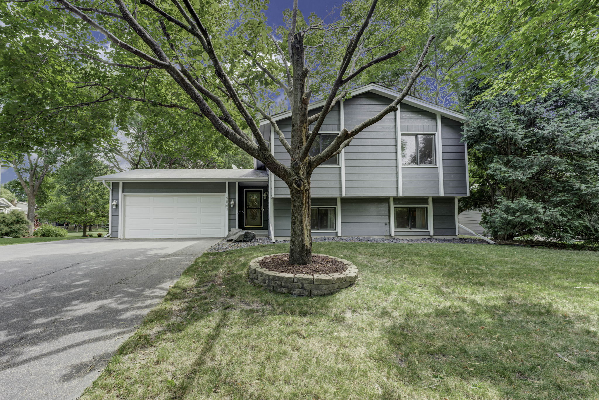  9863 Balmoral Lane, Eden Prairie, MN 55347, US