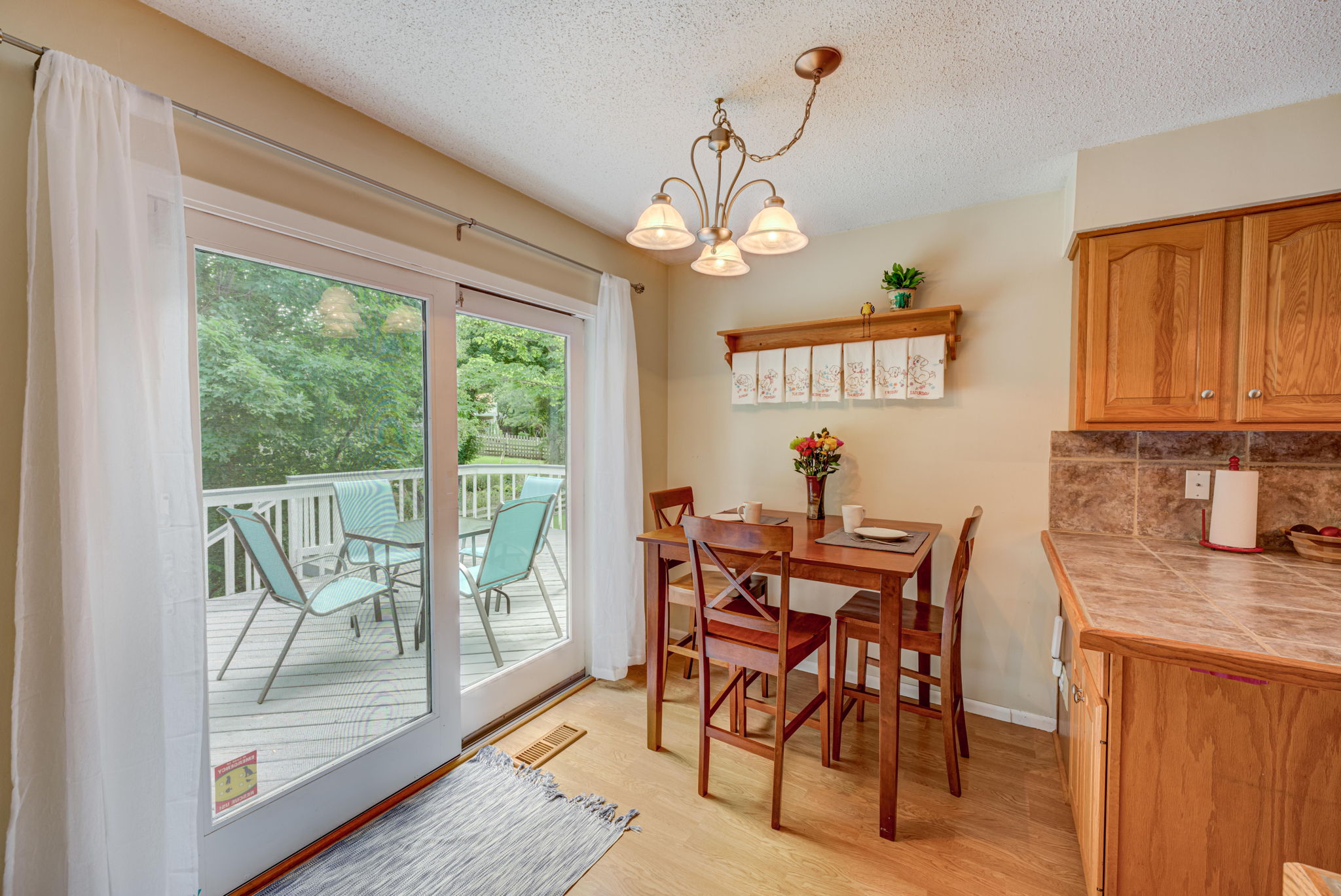 Kitchen/Eating Area