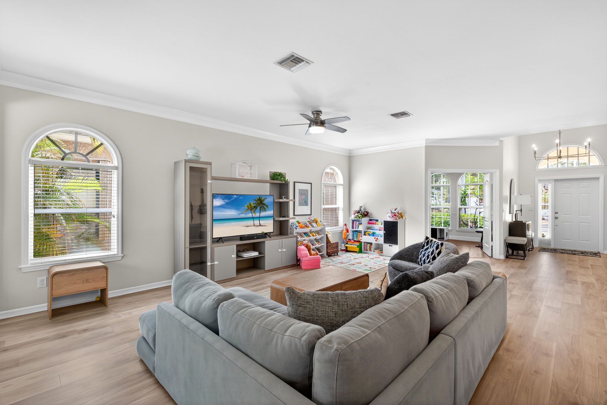Living Room 4 of 5