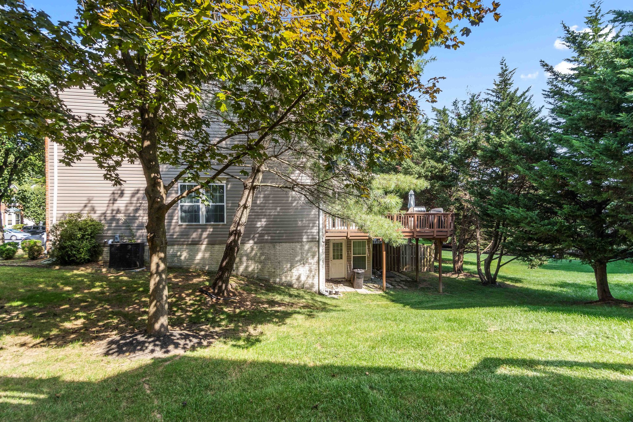 38. Back exterior.jpg